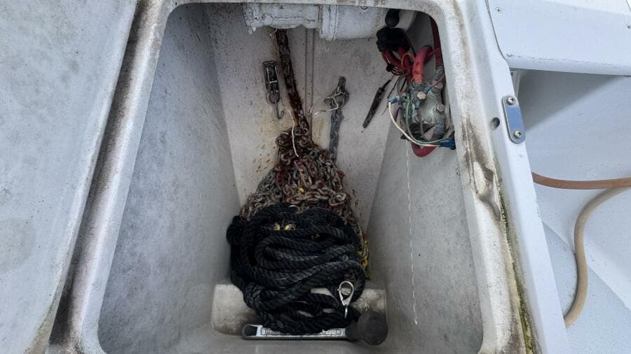 1999 Mainship 350 Bow