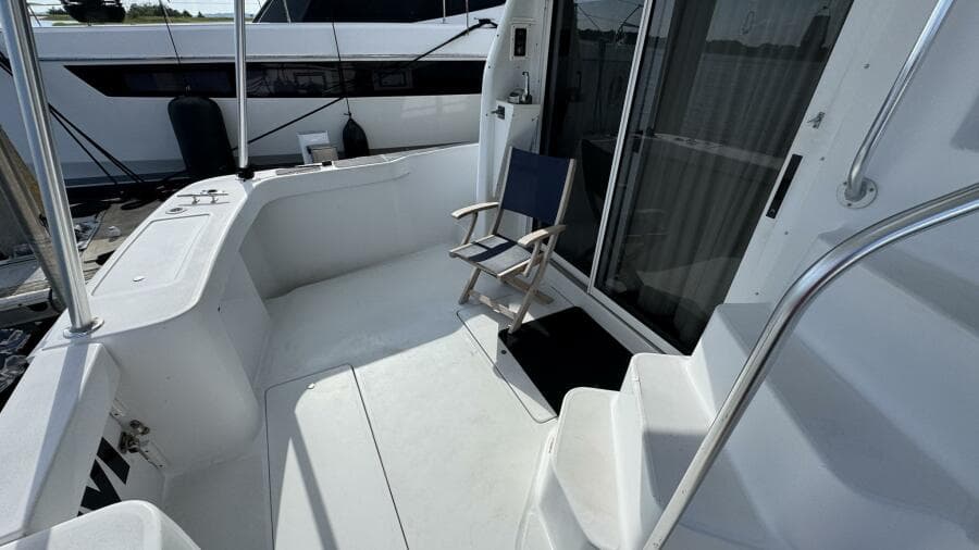1999 Mainship 350 Aft Sundeck