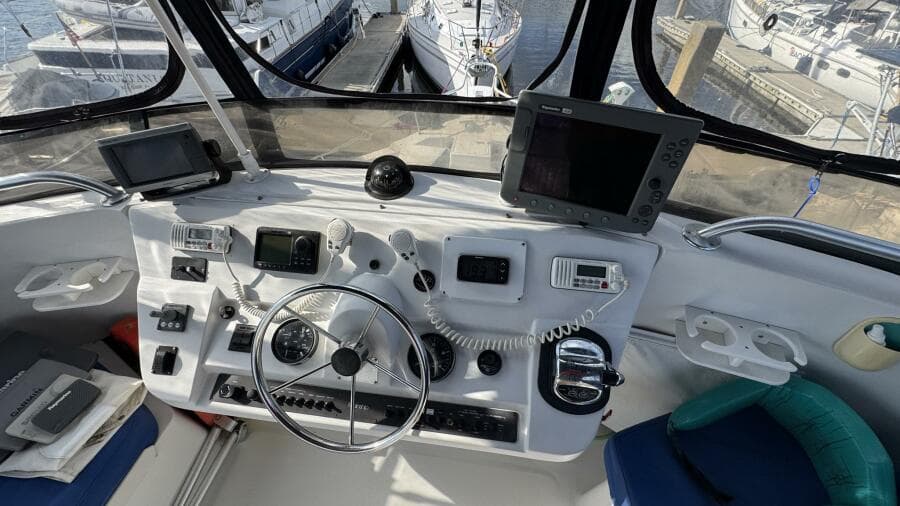 1999 Mainship 350 Flybridge Helm