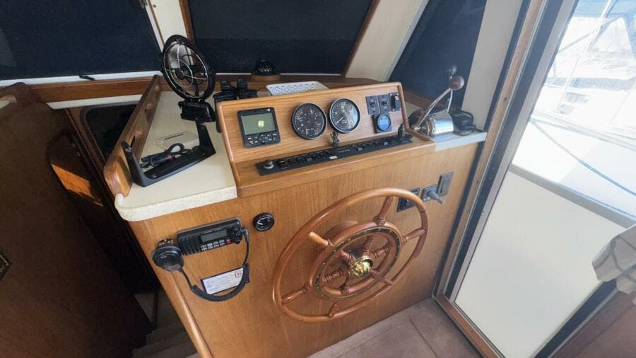 1999 Mainship 350 Lower Helm