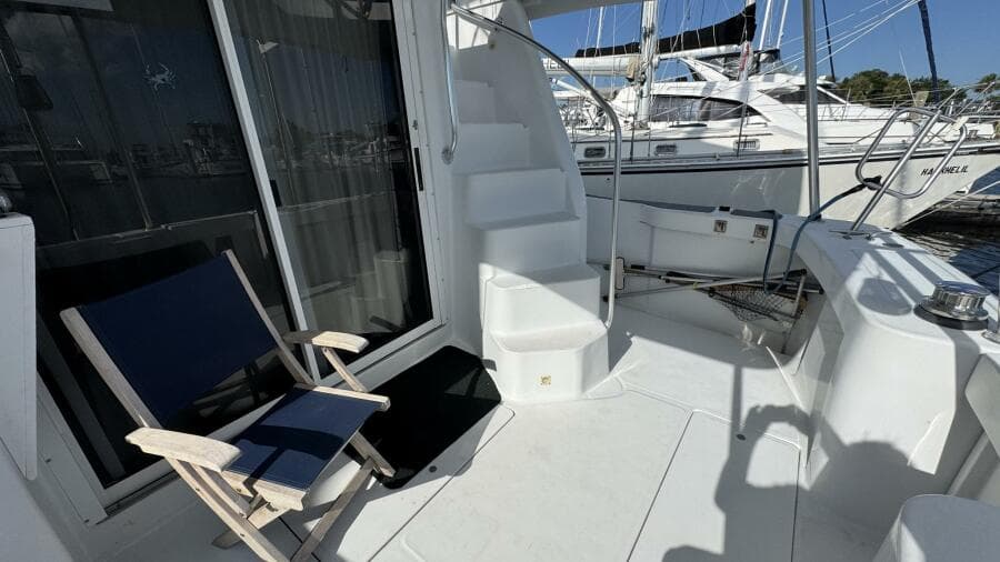 1999 Mainship 350 Aft Sundeck