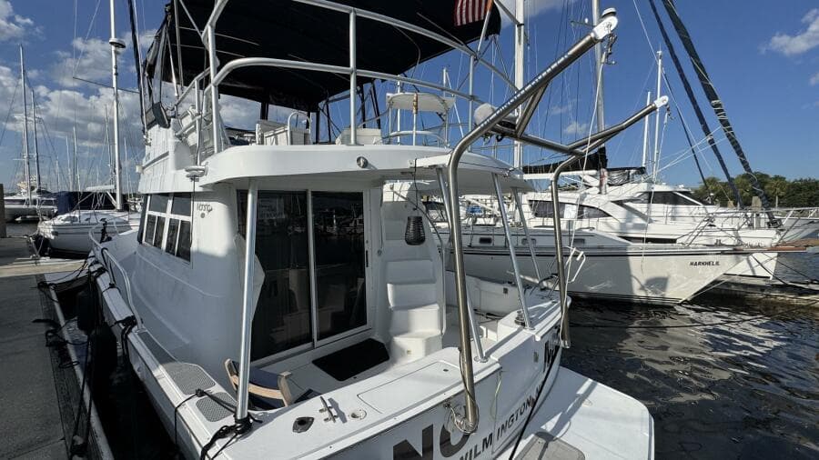 1999 Mainship 350 Stern