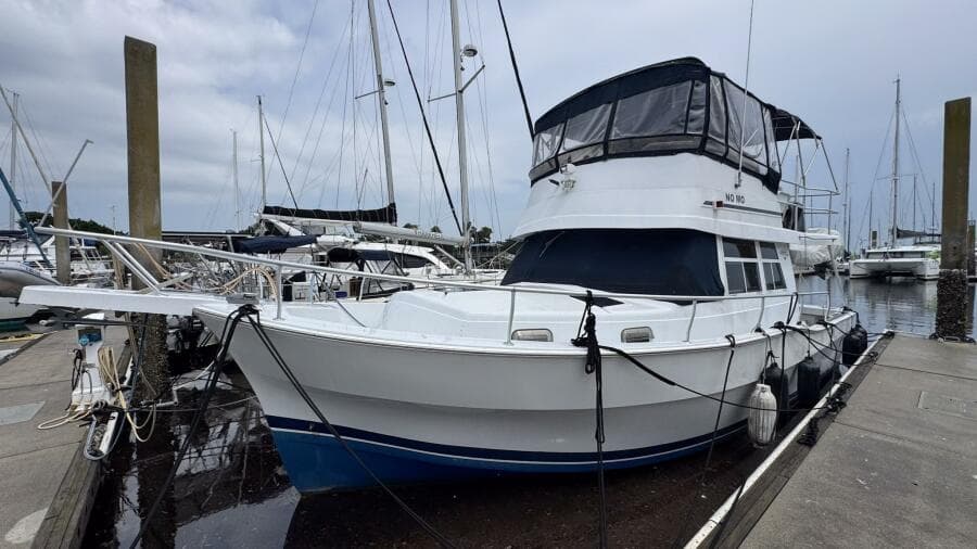 1999 Mainship 350 Exterior Port