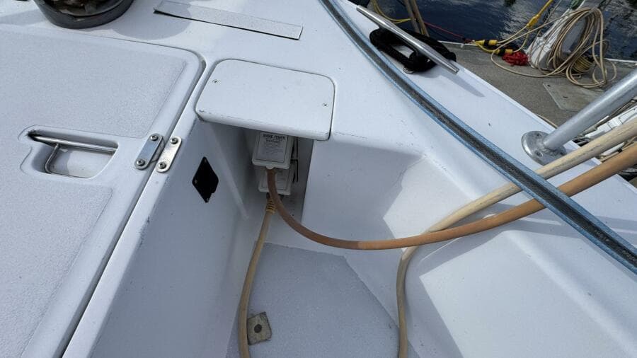 1999 Mainship 350 Bow