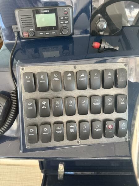 2013 Pursuit 365 SCI