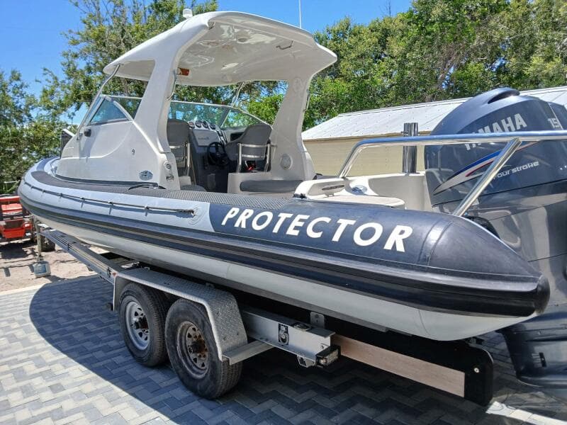 2002 Protector 28 Targa