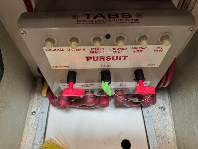 2002 Pursuit 3000 Express