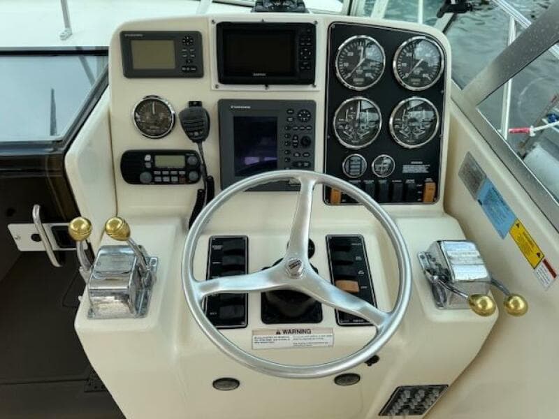 2002 Pursuit 3000 Express