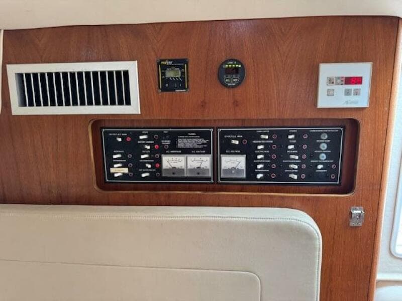 2002 Pursuit 3000 Express