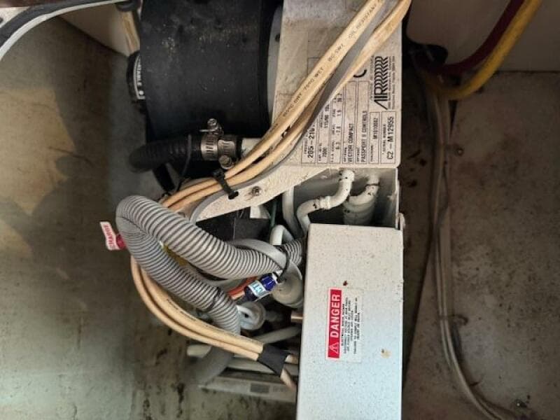 2002 Pursuit 3000 Express