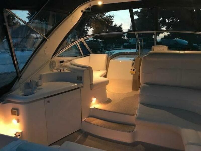 2004 Cruisers Yachts 340 Express - Photo 6