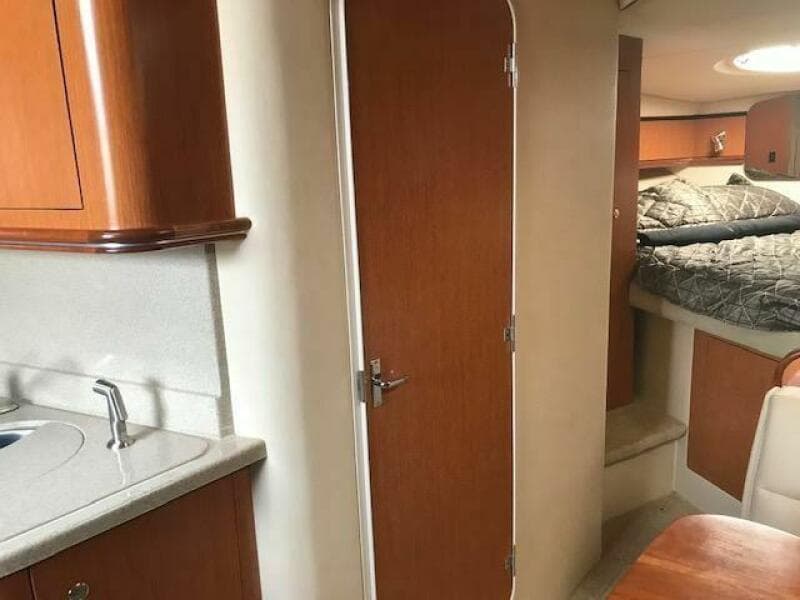 2004 Cruisers Yachts 340 Express - Photo 30