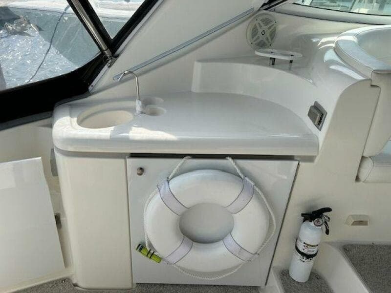 2004 Cruisers Yachts 340 Express - Photo 9