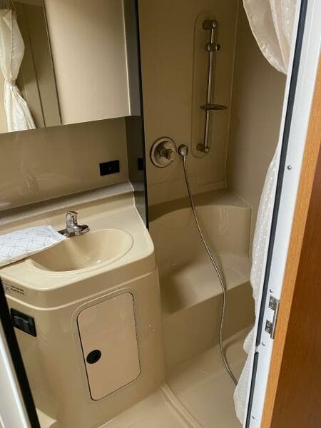 2004 Cruisers Yachts 340 Express - Photo 37