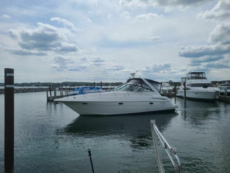 2004 Cruisers Yachts 340 Express - Photo 2