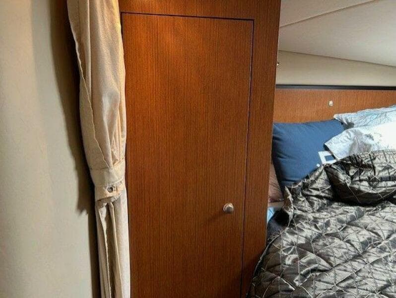 2004 Cruisers Yachts 340 Express - Photo 34