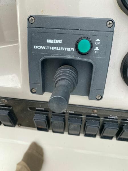 2004 Cruisers Yachts 340 Express - Photo 20