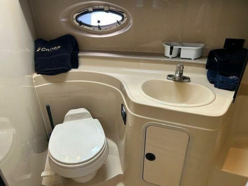2004 Cruisers Yachts 340 Express - Photo 38