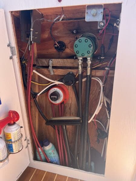 30'RonaldRich transom battery switch