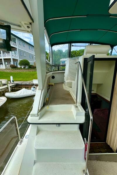 1991 Carver 3807 Aft Cabin