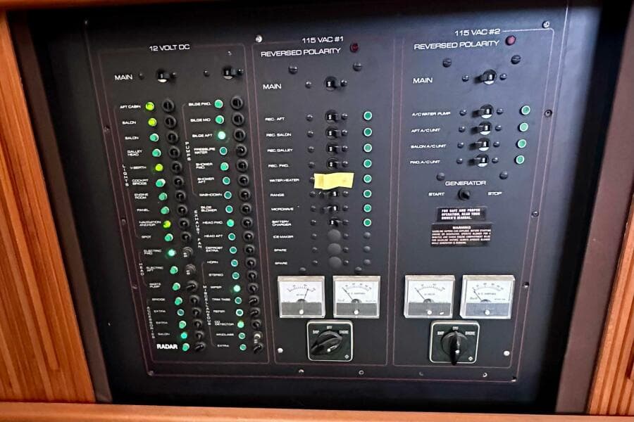 1991 Carver 3807 Aft Cabin