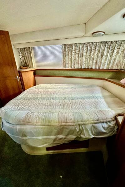 1991 Carver 3807 Aft Cabin