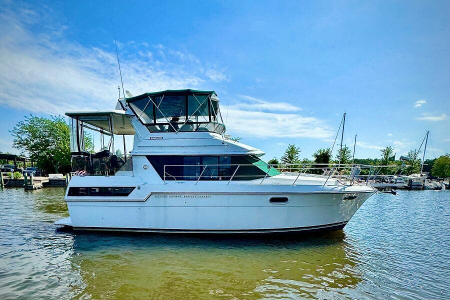 1991 Carver 3807 Aft Cabin