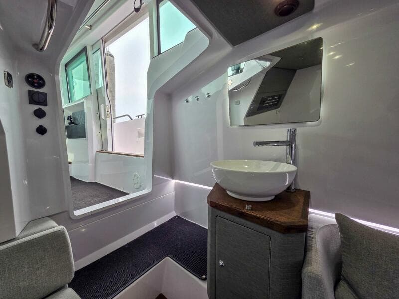 2021 Axopar 37 XC Cross Cabin