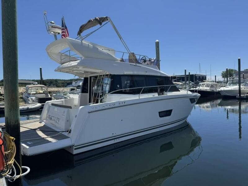 2016 Jeanneau Velasco 37F