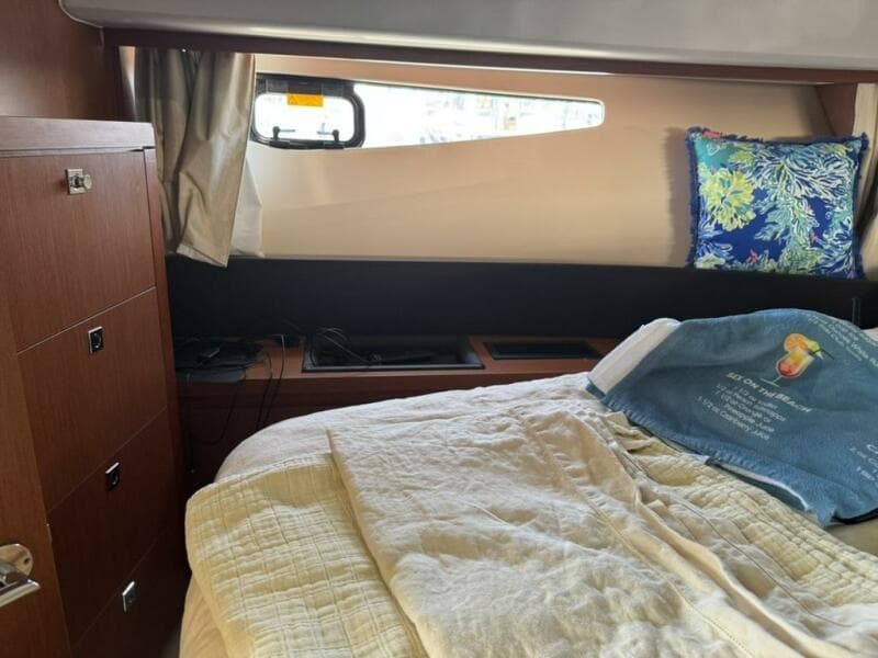 2016 Jeanneau Velasco 37F