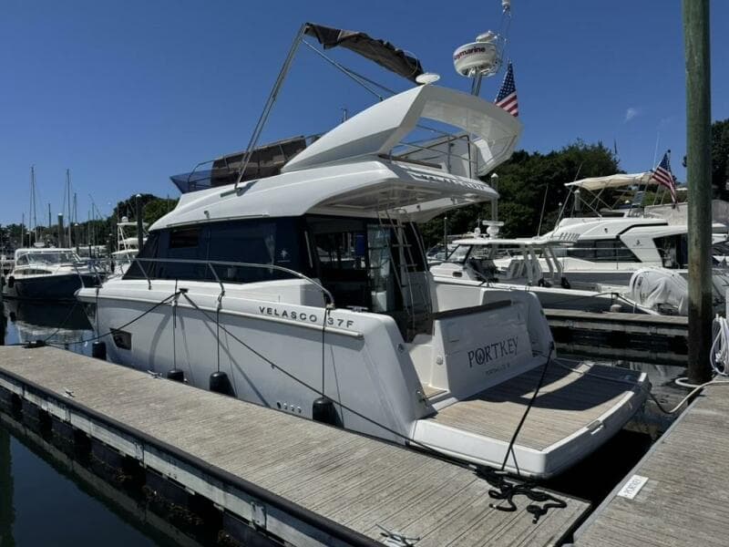 2016 Jeanneau Velasco 37F