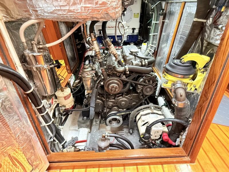 2008 Hylas 46 Center Cockpit