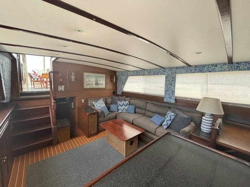 1972 Matthews 4 Flush Deck