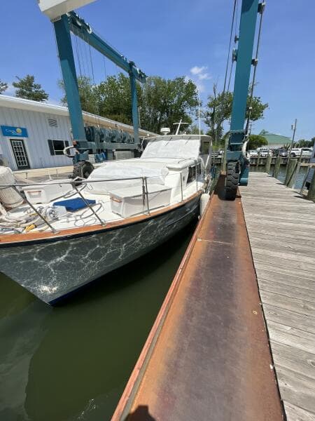 1972 Matthews 4 Flush Deck