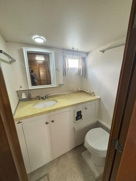 1972 Matthews 4 Flush Deck