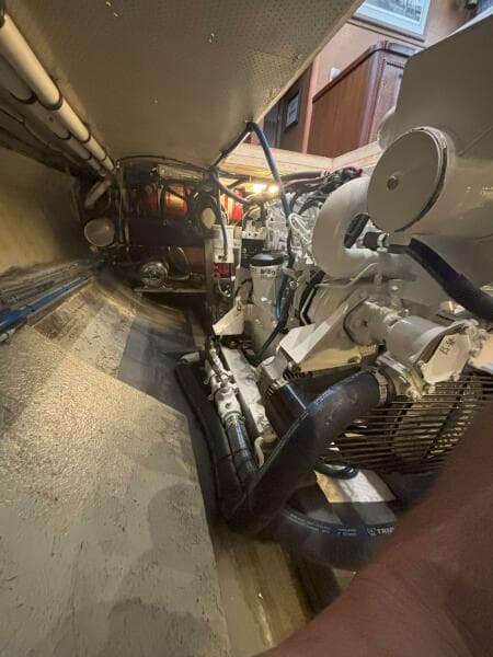 1972 Matthews 4 Flush Deck