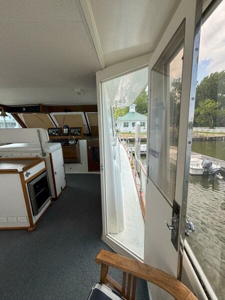 1972 Matthews 4 Flush Deck