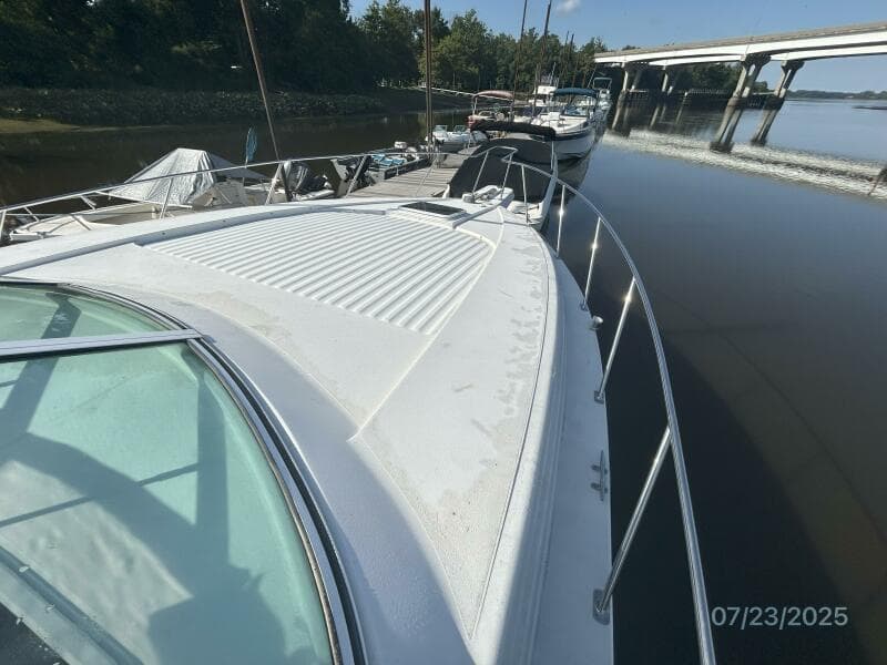 40' Trojan foredeck1