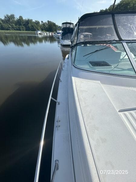 40' Trojan starboard side deck2