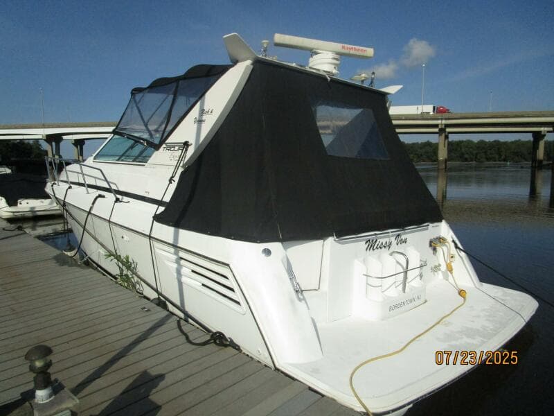 40' Trojan port aft profile