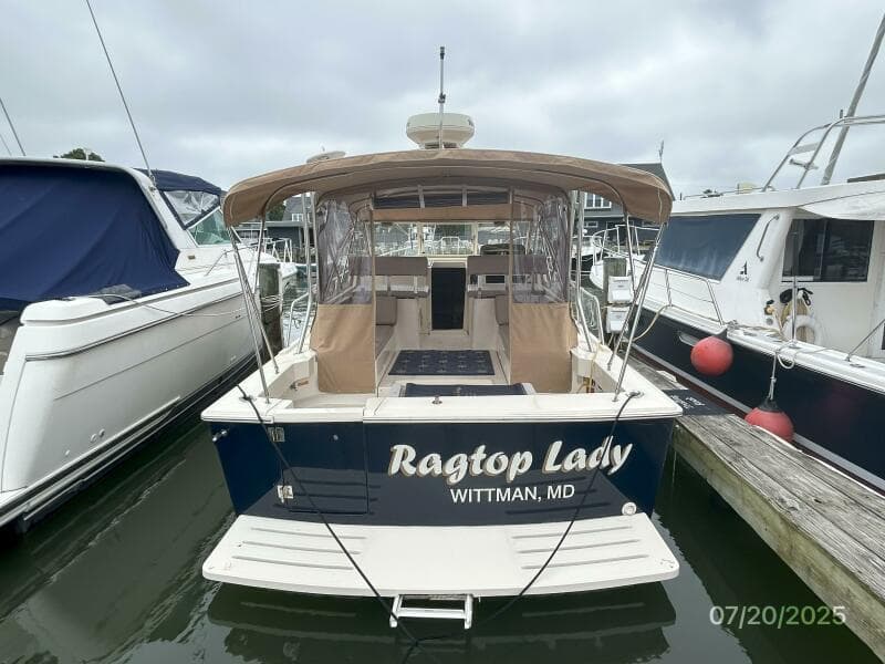 34' Mainship aft profile