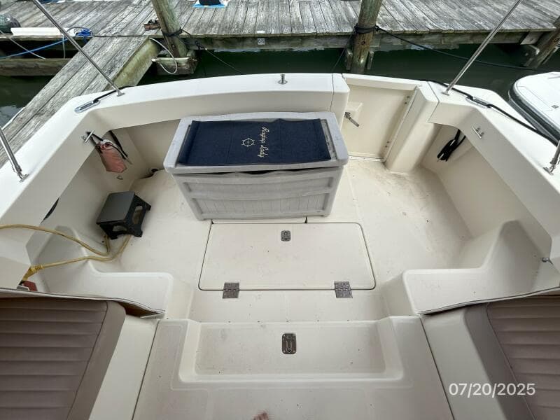 34' Mainship cockpit3