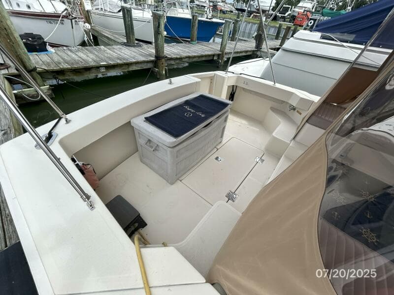 34' Mainship cockpit1