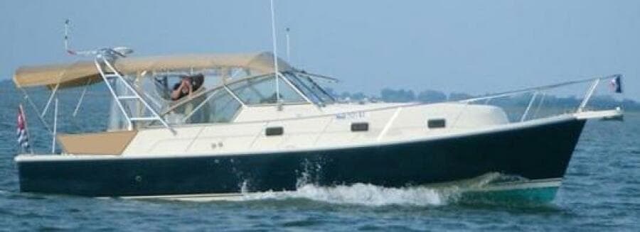 34' Mainship starboard profile