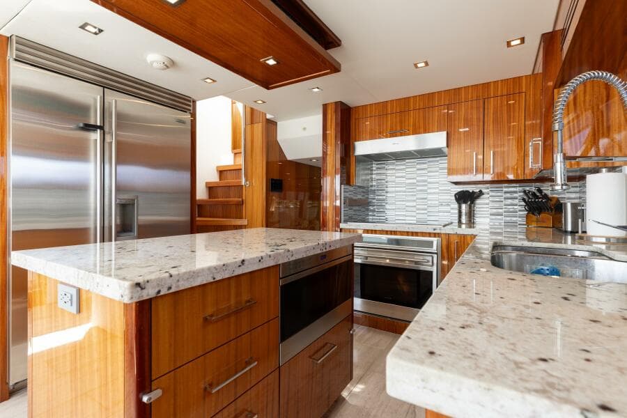 2014 Hatteras 80 - Photo 21