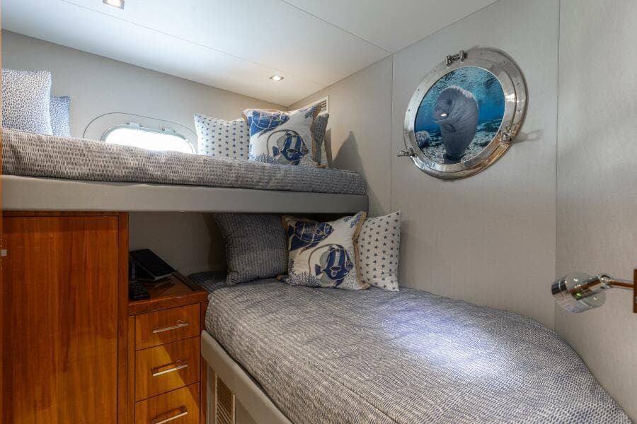 2014 Hatteras 80 - Photo 37