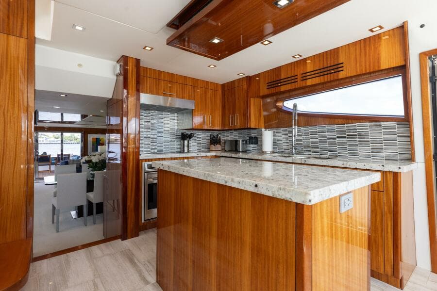 2014 Hatteras 80 - Photo 19