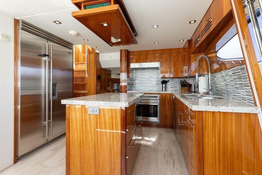 2014 Hatteras 80 - Photo 31