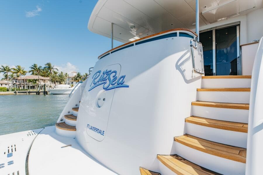 2014 Hatteras 80 - Photo 6