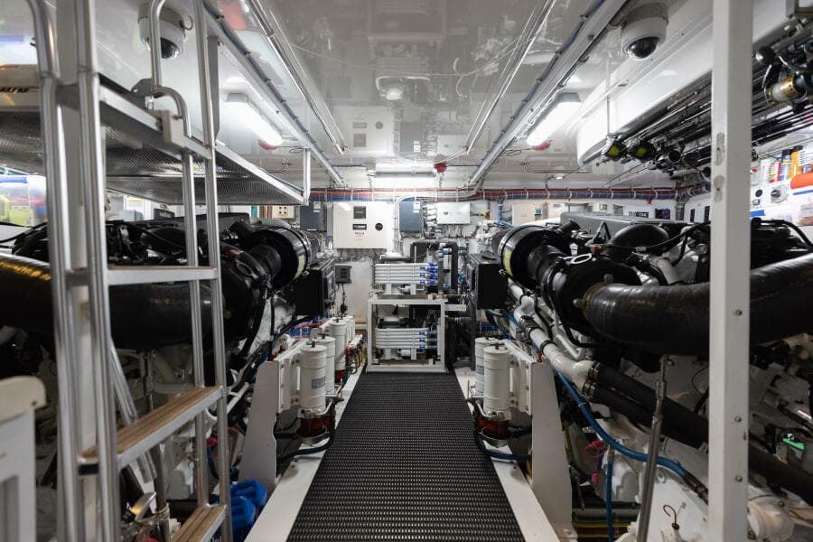 2014 Hatteras 80 - Photo 80